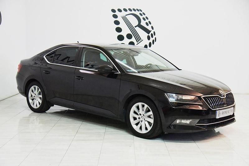 Usado Skoda Superb 150 HP (110 kW) 2016 Preto