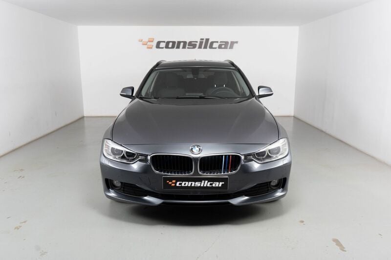 Cinza Usado 2013 BMW 318 Sport Line Carrinha | € 11.980 (Bom preço) - Imagem 1/4