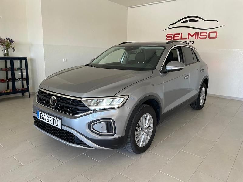 Cinzento Usado 2023 VW T-Roc SUV | € 21.750 (Preço justo) - Imagem 1/4