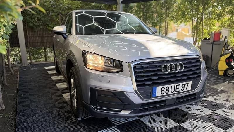 Usado Audi Q2 116 HP (85 kW) 2018 Cinzento SUV