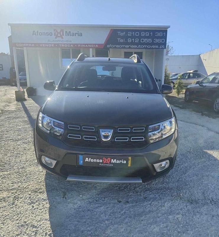 Cinza Usado 2018 Dacia Sandero Comfort SUV | € 12.750 (Bom preço) - Imagem 1/4