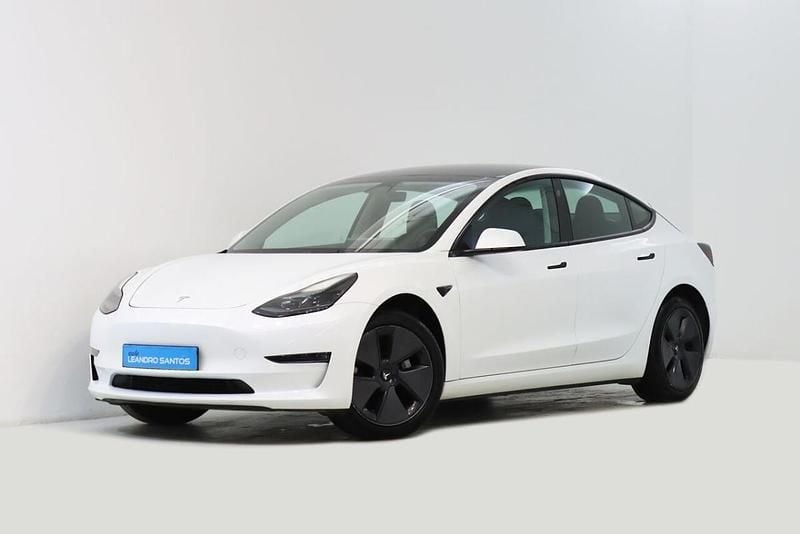 Branco Usado 2023 Tesla Model 3 Sedan | € 32.500 (Preço justo) - Imagem 1/4