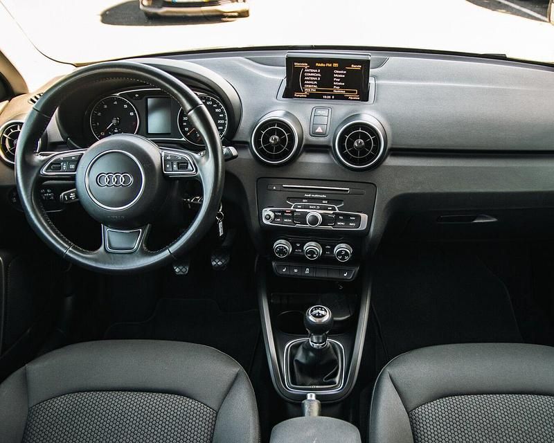 Usado Audi A1 95 HP (69 kW) 2018 Preto Citadino