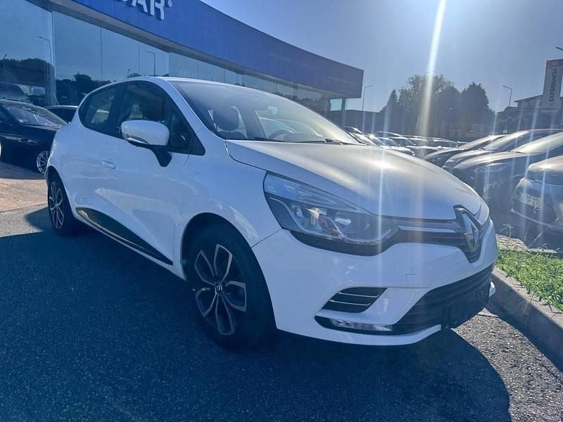Cinzento Usado 2016 Renault Clio IV Dynamique | € 9.980 (Preço justo) - Imagem 1/4