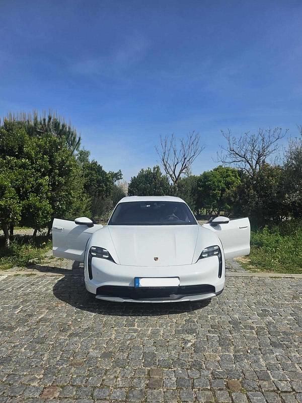 Branco Usado 2021 Porsche Taycan Sedan | € 64.900 (Preço justo) - Imagem 1/4