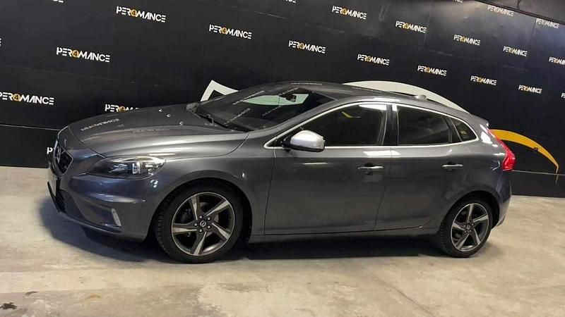 Usado Volvo V40 115 HP (84 kW) 2015 Cinzento