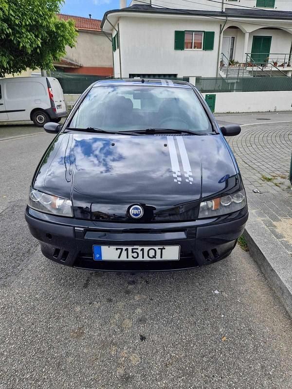 Preto Usado 2000 Fiat Punto Citadino | € 2.500 (Caro) - Imagem 1/4