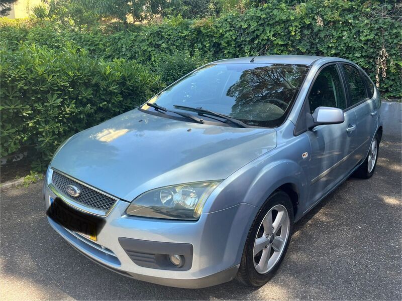 Cinza Usado 2007 Ford Focus Trend | € 5.400 (Preço justo) - Imagem 1/4