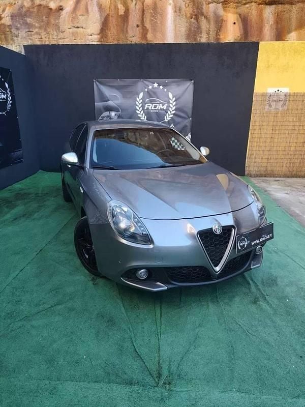 Cinza Usado 2016 Alfa Romeo Giulietta | € 12.990 (Preço justo) - Imagem 1/4