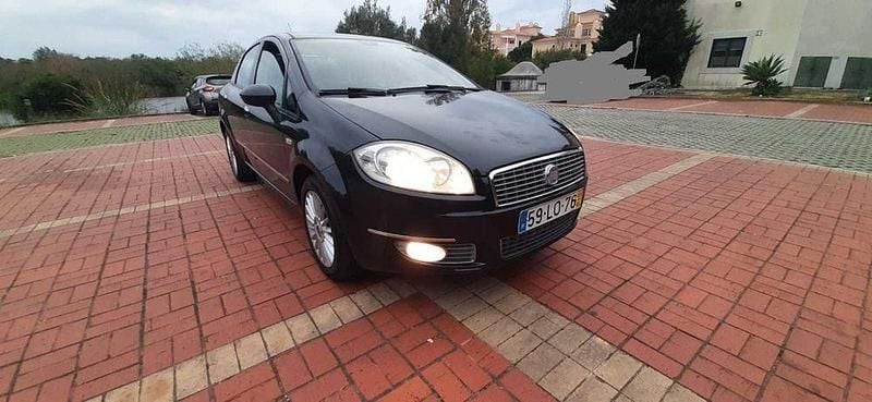 Usado 2011 Fiat Linea Emotion Sedan | € 3.921 - Imagem 1/4