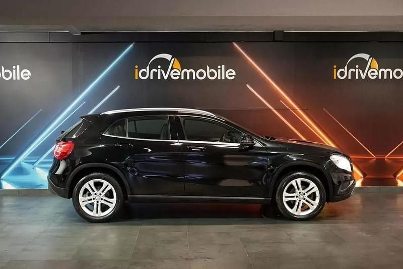 Usado Mercedes GLA180 Urban 109 HP (80 kW) 2017 Preto SUV