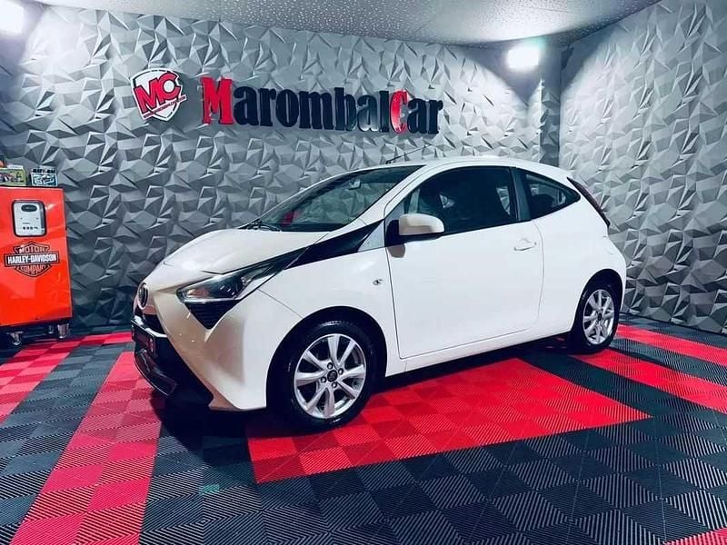 Usado Toyota Aygo X-play 72 HP (52 kW) 2020 Branco Citadino