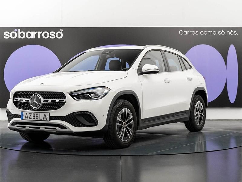 Branco Usado 2023 Mercedes GLA200 Style SUV | € 45.990 - Imagem 1/4
