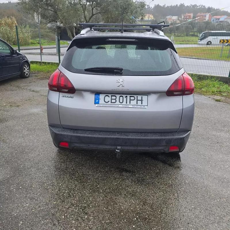 Usado Peugeot 2008 Active 102 HP (75 kW) 2019 Cinzento SUV