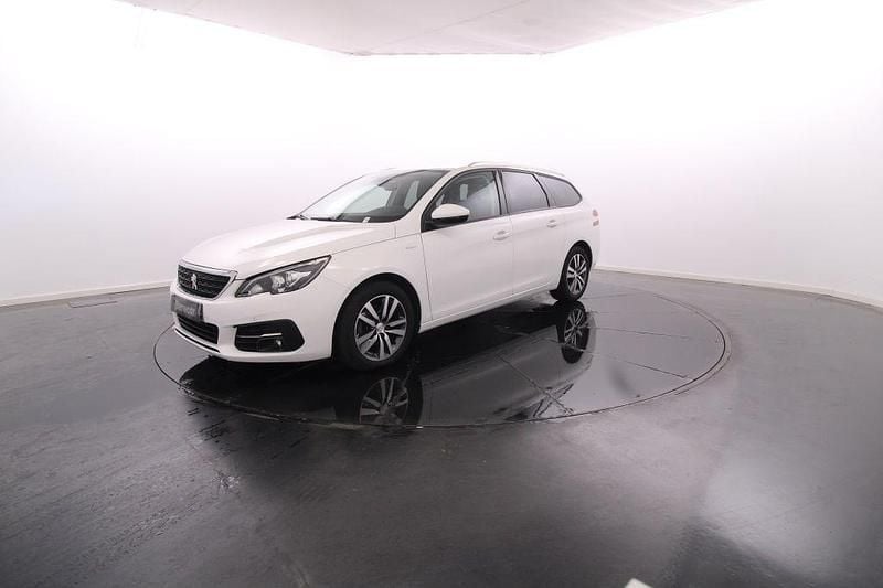 Branco Usado 2022 Peugeot 308 Style Carrinha | € 20.450 (Preço justo) - Imagem 1/4