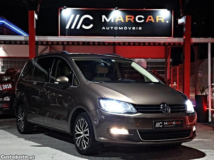 Castanho Usado 2013 VW Sharan Highline Monovolume | € 26.000 - Imagem 1/1
