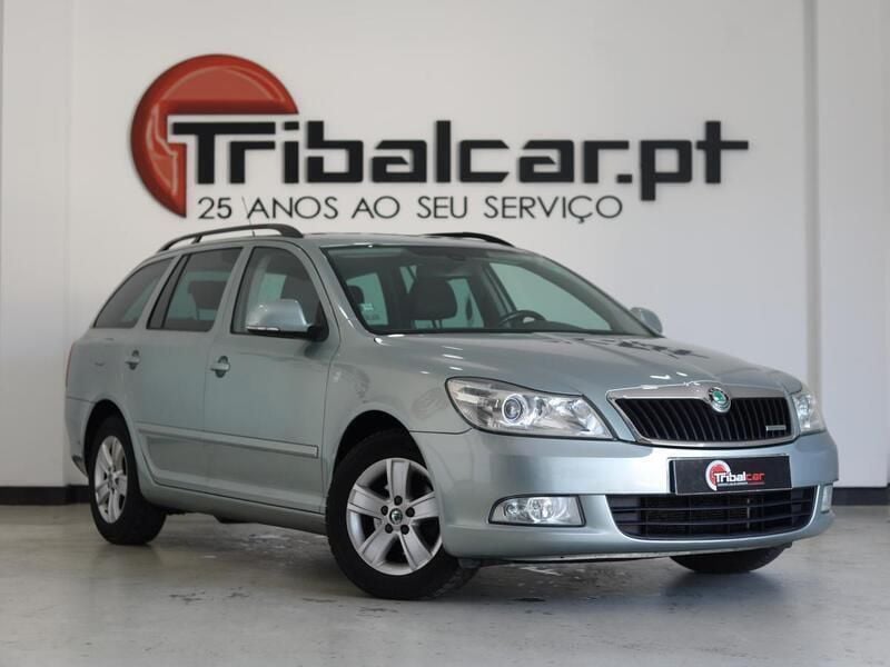 Cinzento Usado 2012 Skoda Octavia GreenLine Carrinha | € 7.900 (Preço justo) - Imagem 1/4