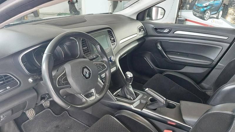 Usado Renault Mégane III Intens 110 HP (80 kW) 2016 Preto