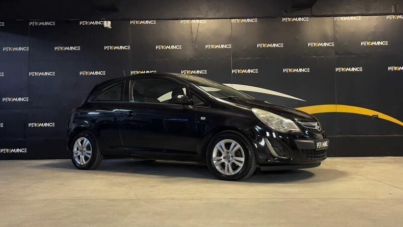 Preto Usado 2012 Opel Corsa Color Edition Citadino | € 7.900 (Caro) - Imagem 1/4
