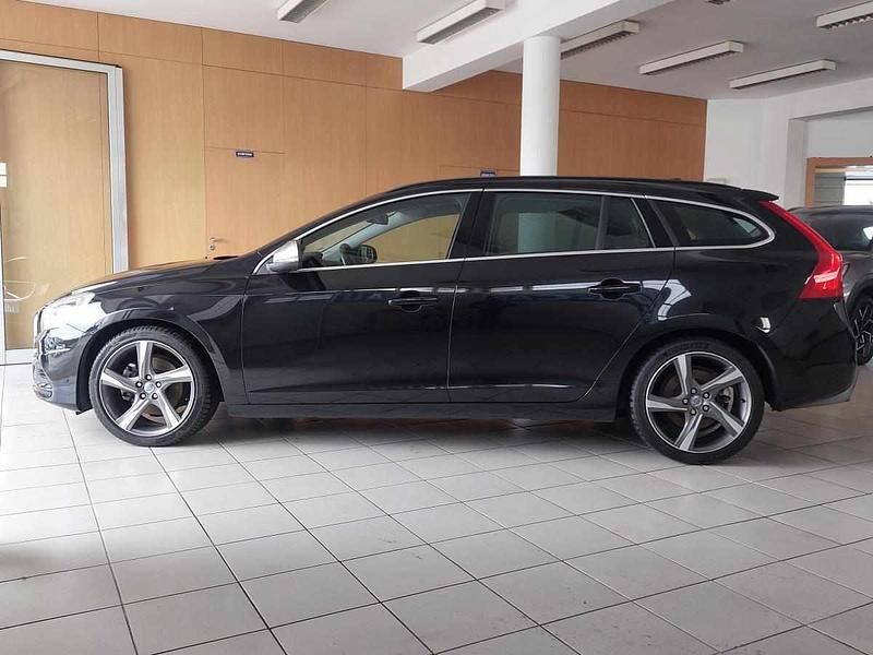 Usado Volvo V60 115 HP (84 kW) 2011 Preto Carrinha