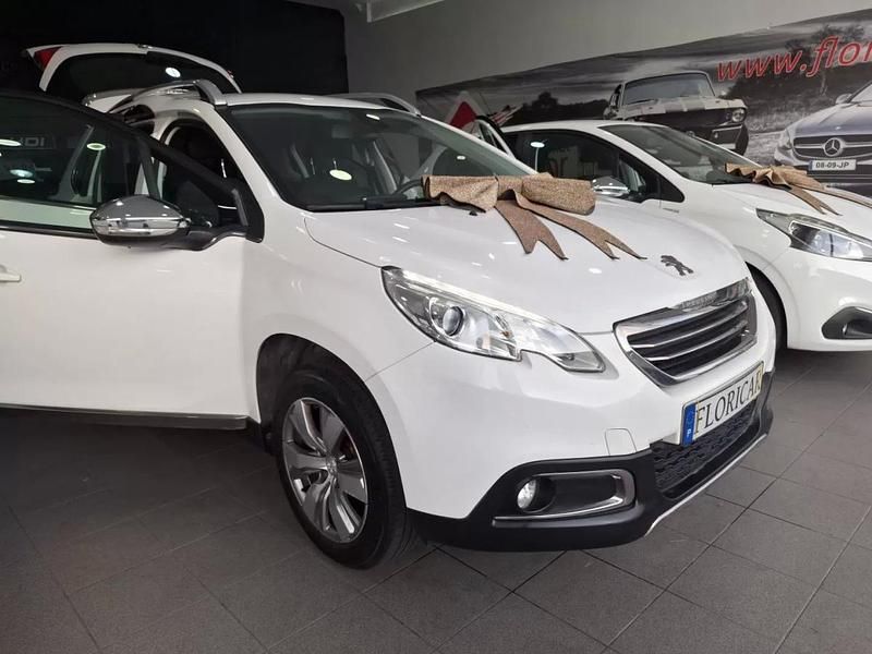 Branco Usado 2015 Peugeot 2008 Allure SUV | € 9.740 (Preço justo) - Imagem 1/4