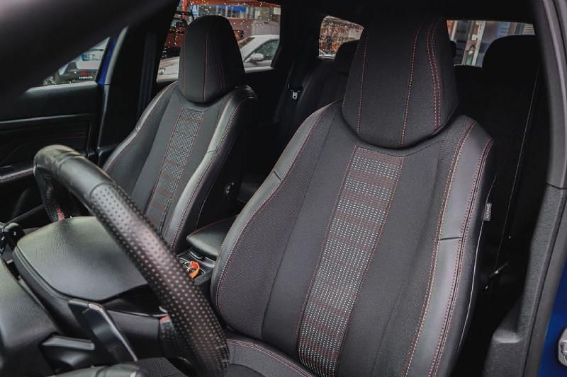 Usado Peugeot 308 SW GT-line 130 HP (95 kW) 2018 Azul escuro Carrinha