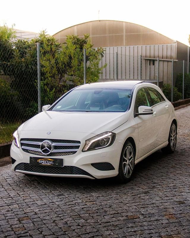 Branco Usado 2014 Mercedes A180 Urban | € 16.300 - Imagem 1/4
