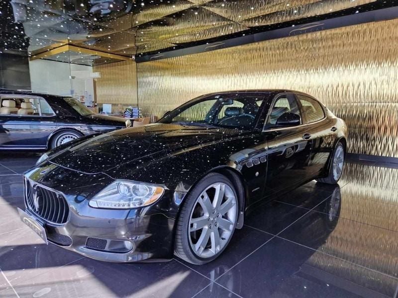 Preto Usado 2009 Maserati Quattroporte Sedan | € 55.000 - Imagem 1/4