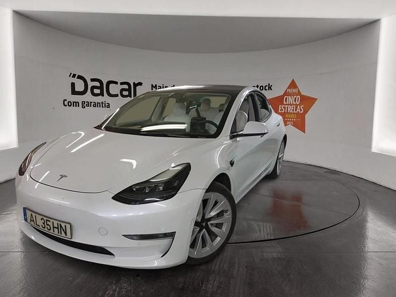 Branco Usado 2021 Tesla Model 3 Long Range AWD Sedan | € 26.699 (Preço justo) - Imagem 1/4