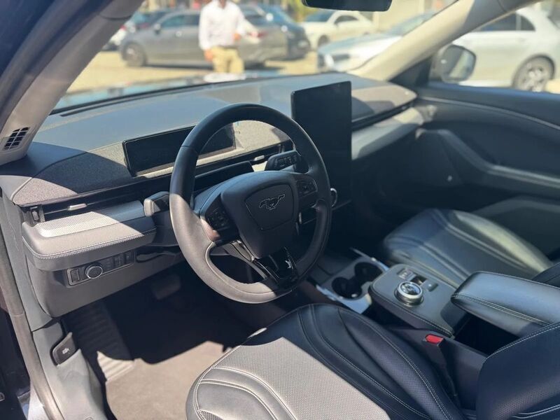 Usado Ford Mustang Mach-E 216 kW (294 HP) 2022 Preto SUV