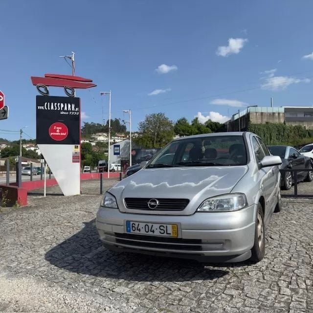 Cinza Usado 2001 Opel Astra Club Sedan | € 1.000 (Bom preço) - Imagem 1/4