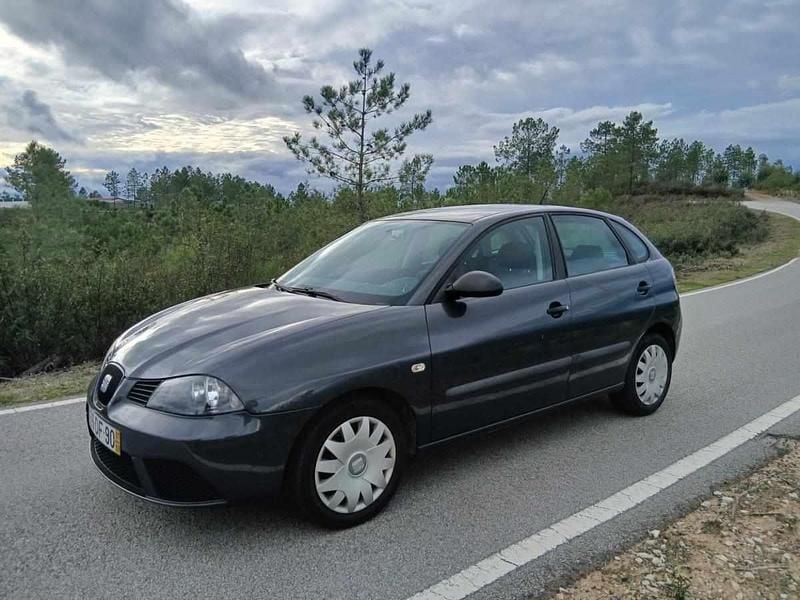 Cinzento Usado 2007 Seat Ibiza Citadino | € 3.800 (Preço justo) - Imagem 1/4