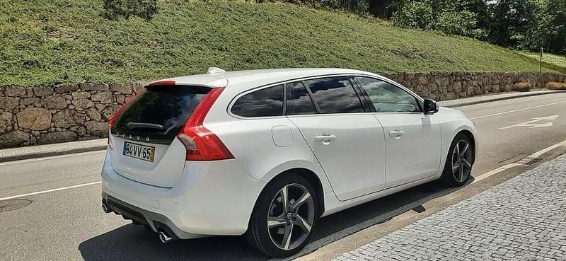 Usado 2015 Volvo V60 R-Design Carrinha | € 11.299 (Preço justo) - Imagem 1/4