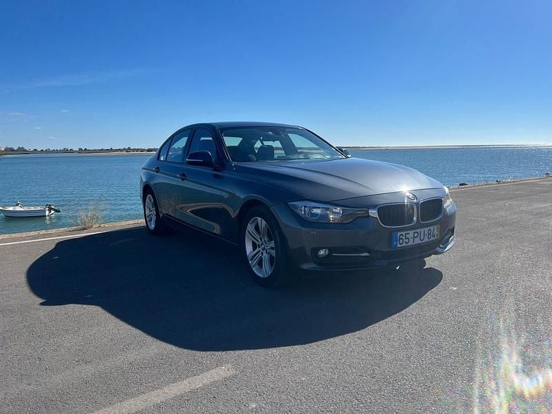 Usado BMW 318 Sport Line 143 HP (105 kW) 2015 Cinza Sedan