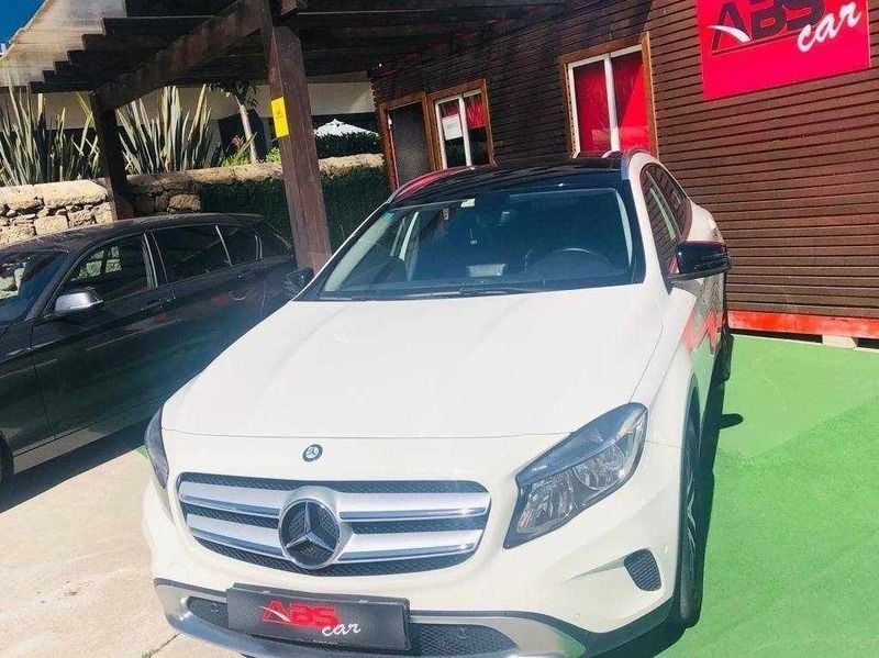Branco Usado 2014 Mercedes GLA200 AMG line SUV | € 20.000 (Preço justo) - Imagem 1/4