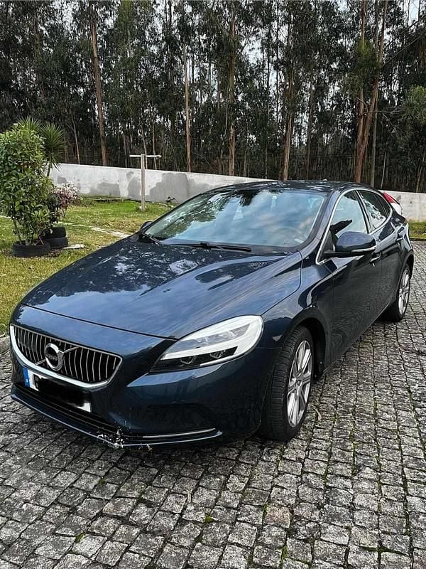 Usado Volvo V40 120 HP (88 kW) 2016 Azul