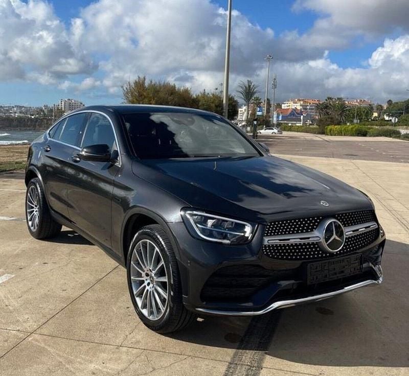 Preto Usado 2021 Mercedes GLC300 AMG line SUV | € 54.990 - Imagem 1/4