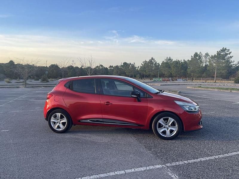 Usado Renault Clio IV Luxe 90 HP (66 kW) 2015 Sedan
