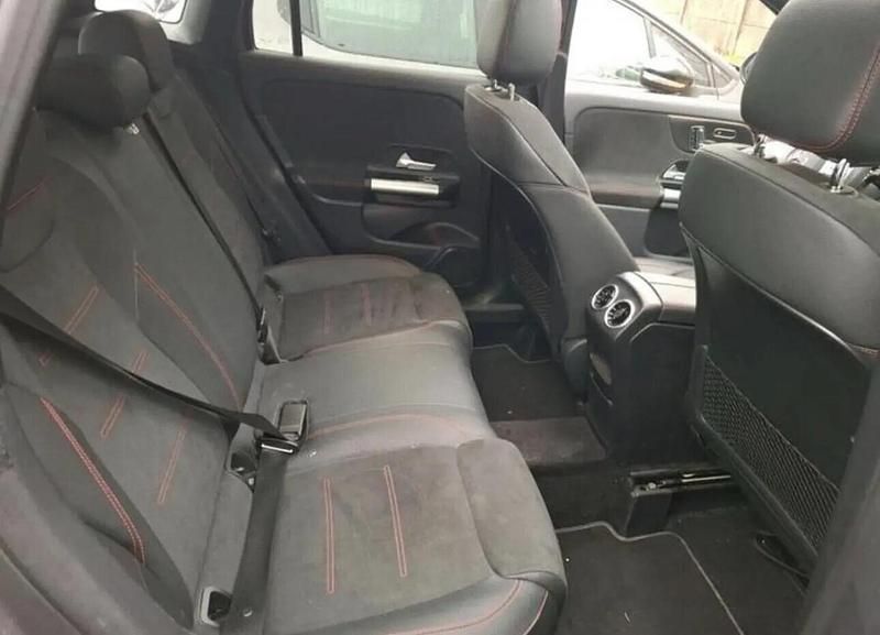 Usado Mercedes GLA250 218 HP (160 kW) 2023 Cinzento SUV