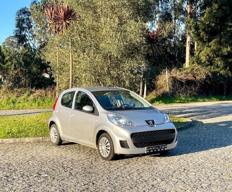 Cinzento Usado 2011 Peugeot 107 Citadino | € 4.999 (Preço justo) - Imagem 1/4