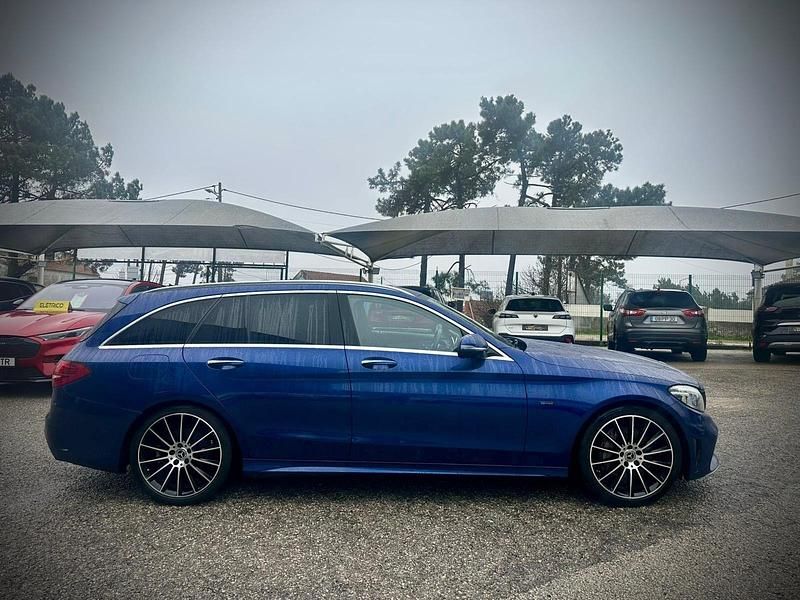 Usado Mercedes C300 AMG line 306 HP (225 kW) 2020 Azul Carrinha