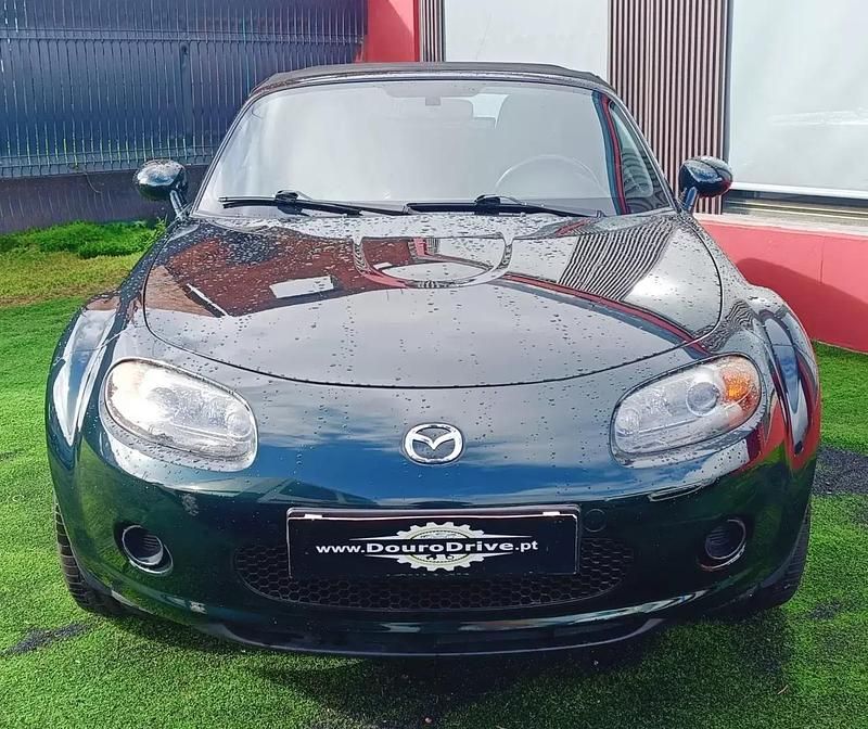 Usado Mazda MX5 Exclusive-Line 130 HP (95 kW) 2008 Verde escuro Cabrios