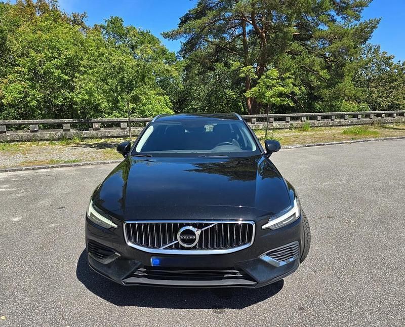 Preto Usado 2021 Volvo V60 Carrinha | € 28.900 (Caro) - Imagem 1/4
