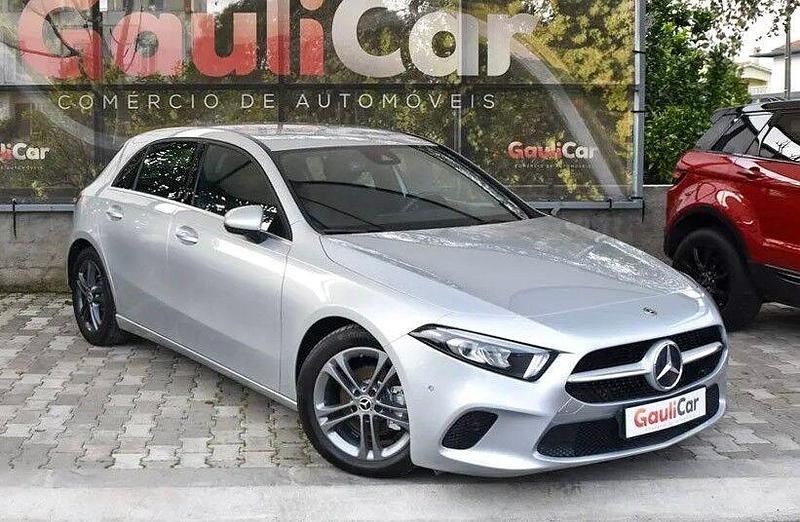 Usado Mercedes A180 Style 116 HP (85 kW) 2019 Cinza Sedan