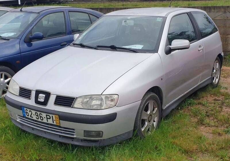 Cinzento Usado 2000 Seat Ibiza | € 2.999 (Preço justo) - Imagem 1/2
