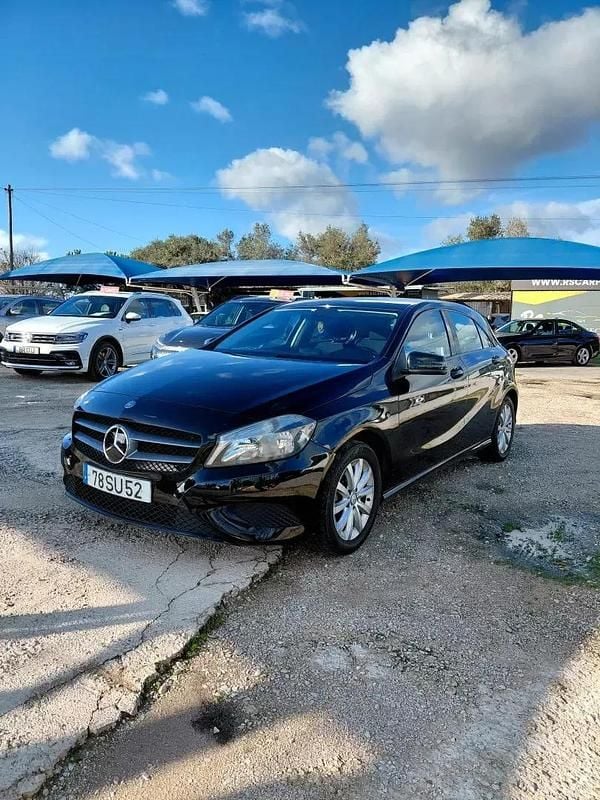 Preto Usado 2014 Mercedes A180 Urban Citadino | € 13.900 (Preço justo) - Imagem 1/4