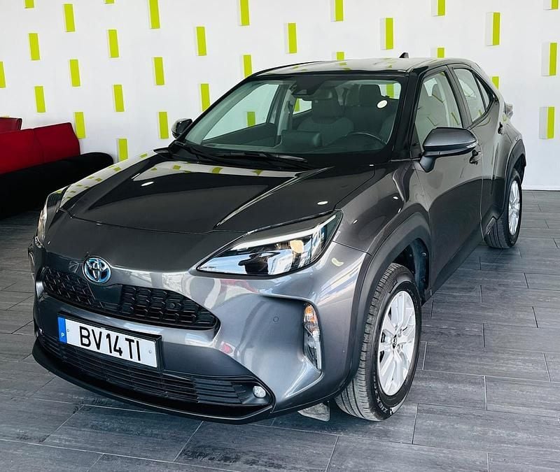 Cinza Usado 2022 Toyota Yaris Hybrid | € 21.500 (Preço justo) - Imagem 1/4