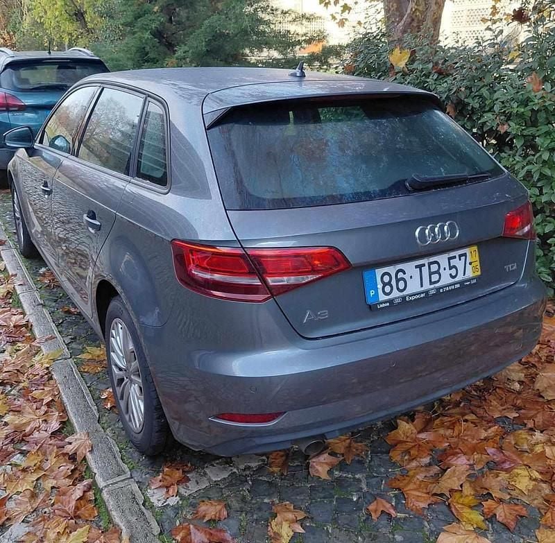 Cinzento Usado 2017 Audi A3 Citadino | € 17.000 (Preço justo) - Imagem 1/4