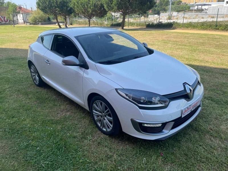 Branco Usado 2015 Renault Mégane III Coupé | € 12.500 (Preço justo) - Imagem 1/4