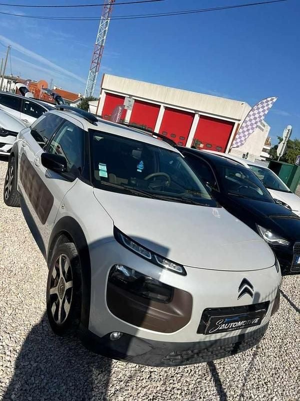 Branco Usado 2014 Citroën C4 Cactus Citadino | € 10.499 (Preço justo) - Imagem 1/4